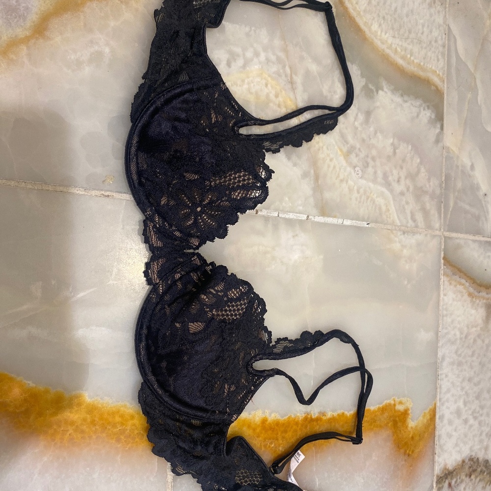 NEW Victoria secret Black Lace bra 34B
